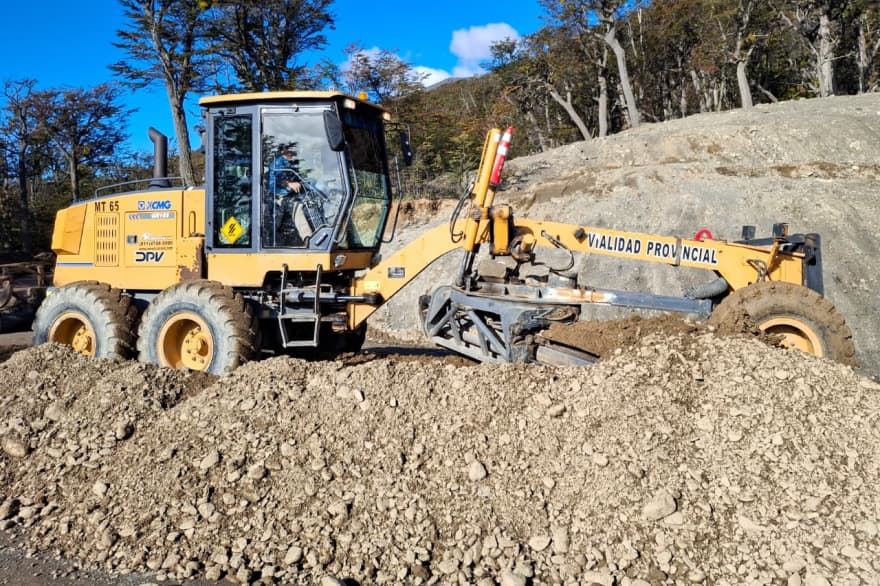 Vialidad Provincial continúa trabajando en distintas rutas de Ushuaia, Tolhuin y Río Grande