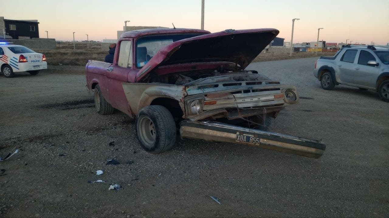 Dos personas fueron trasladadas al hospital luego de un choque entre dos rodados