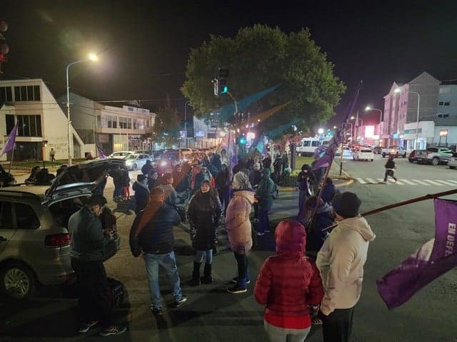 SUTEF hizo otra marcha de antorchas a la espera de la acampe