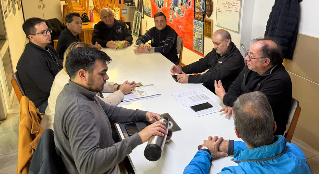 Malvinas en las aulas: reunión en RG para impulsar su enseñanza obligatoria en todo el país