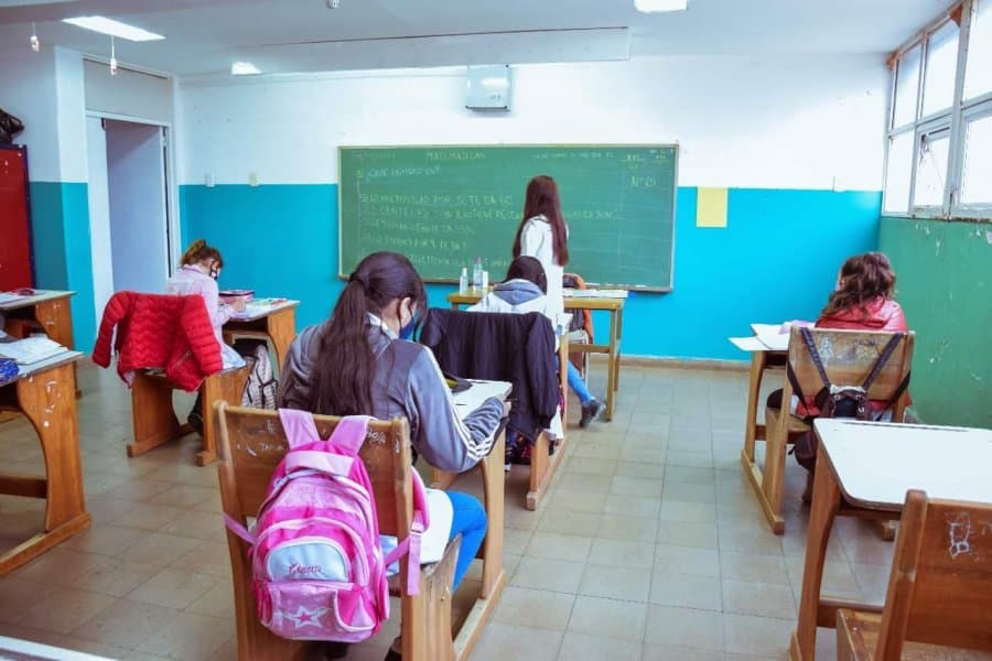 En los últimos 8 años, el salario docente en Tierra del Fuego cayó un -41,2%