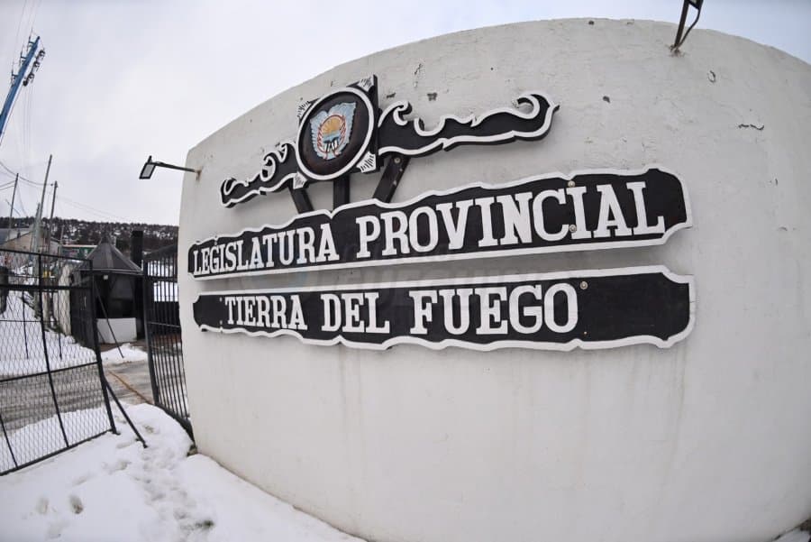 La Legislatura sesiona en Río Grande y crece la expectativa por reclamos docentes