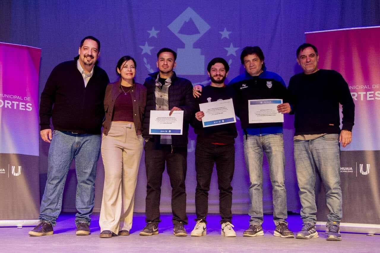 Entrega de Certificados a los nominados de la 2° edición de los Premios Olivia