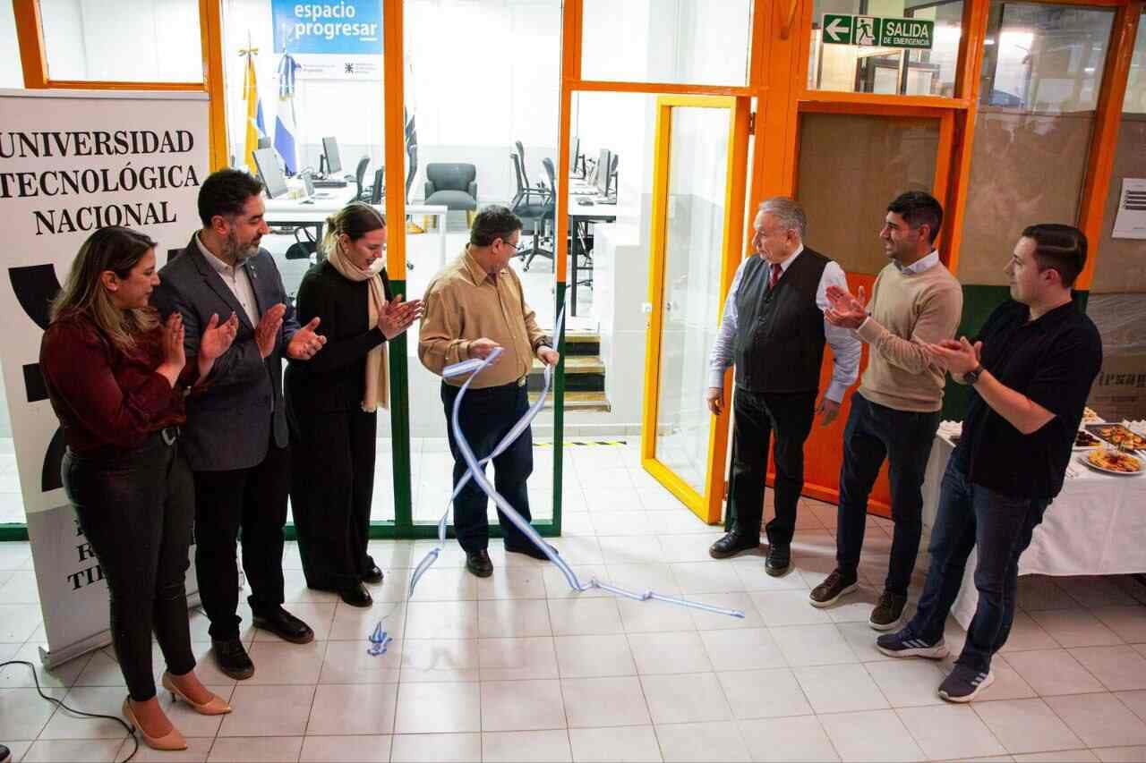 El Municipio acompañó la inauguración del Espacio Progresar en la UTN Río Grande