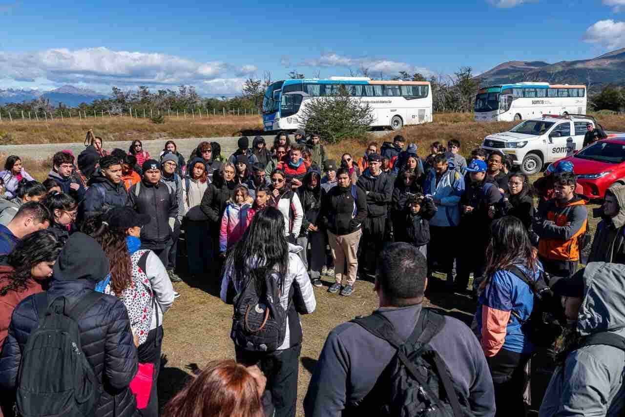 Más de 100 jóvenes participaron del primer recorrido interprovincial a Puerto Almanza