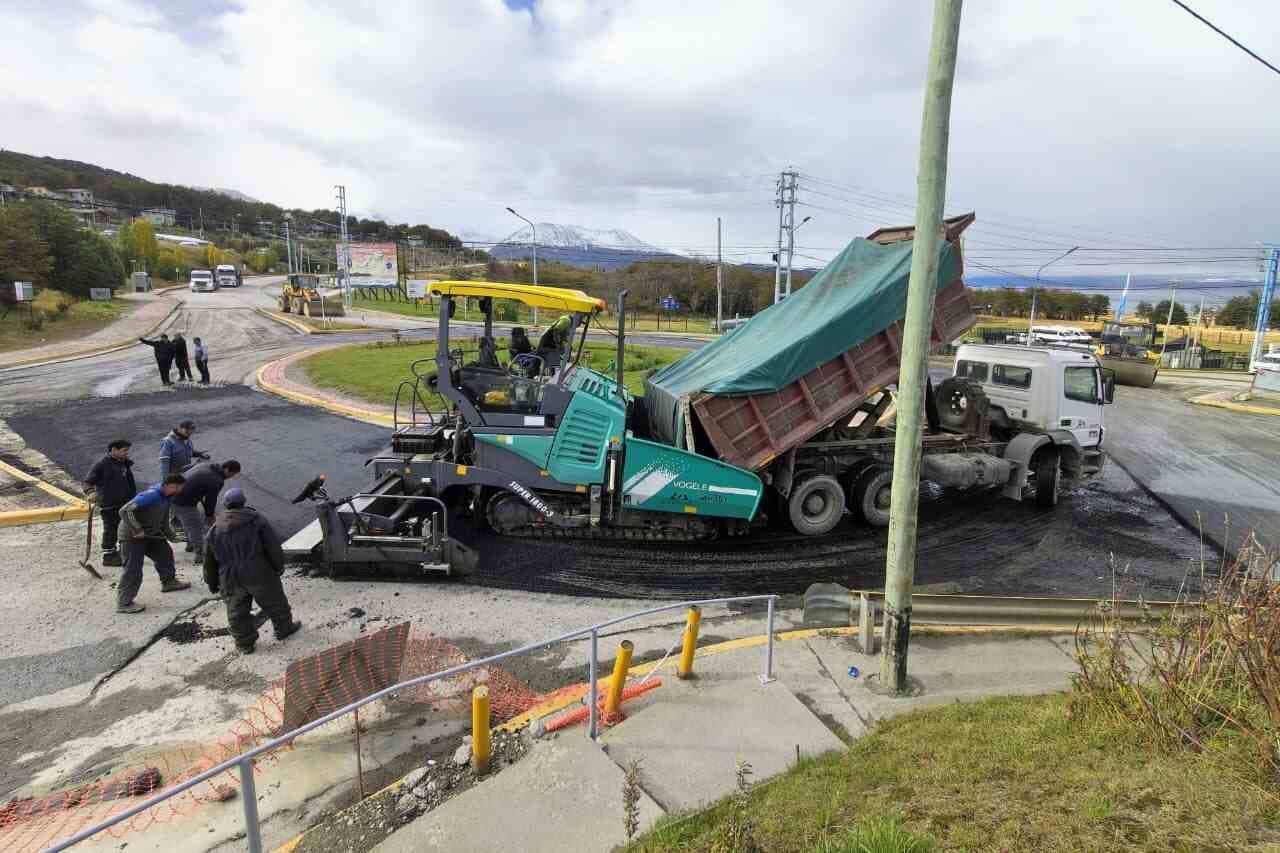 Avanzan los trabajos de repavimentación y obras viales en distintos sectores de la ciudad