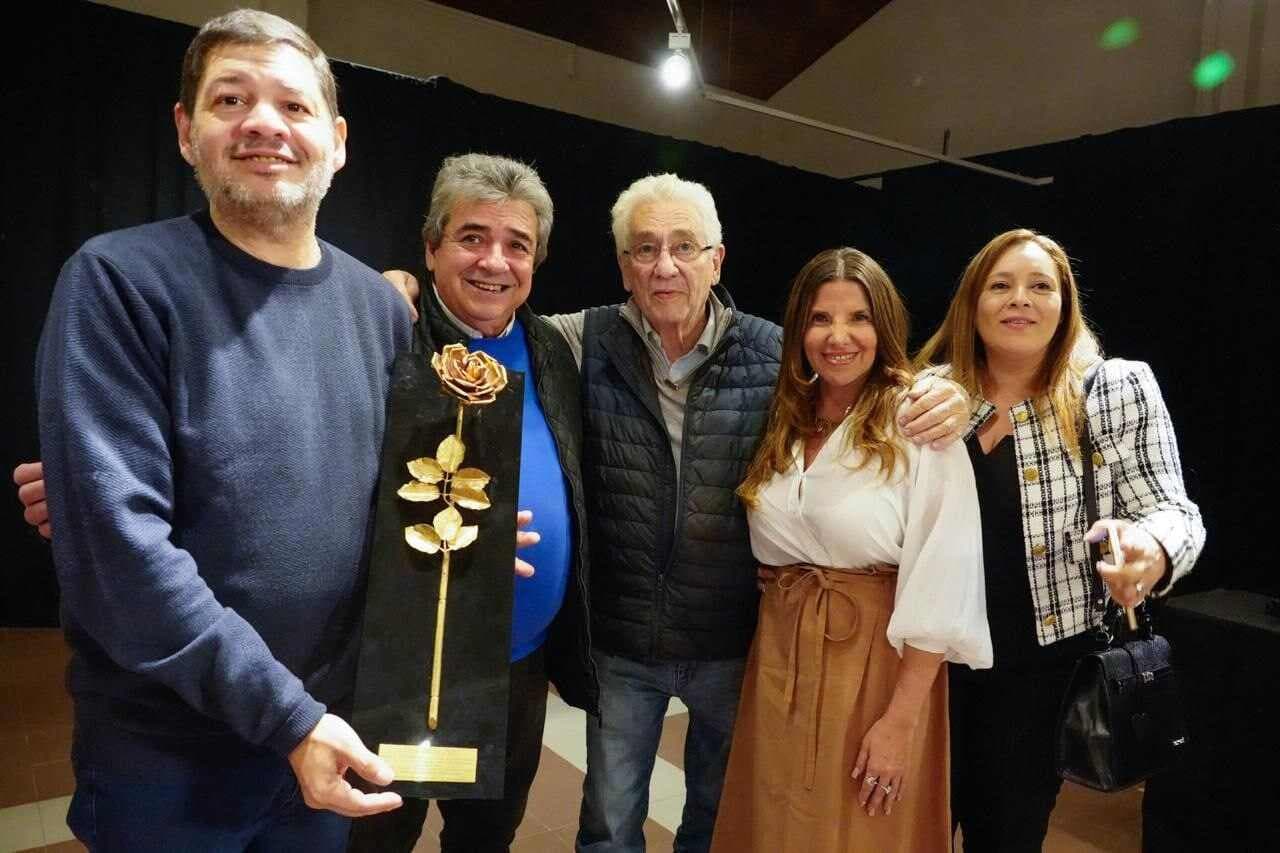 Pallarols realizó la entrega de la “Rosa por la Paz” a la ciudad de Ushuaia