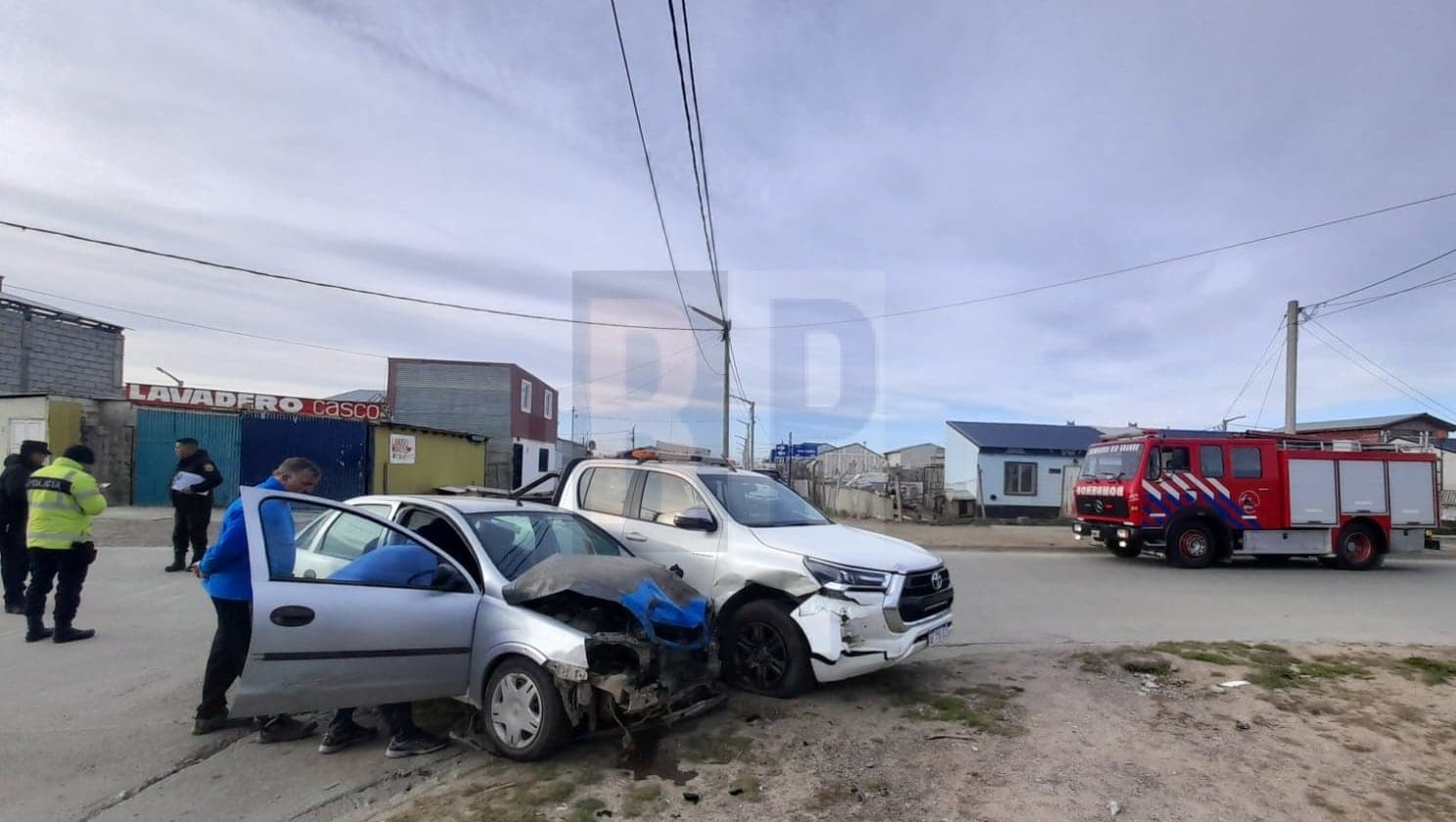 Accidente de tránsito con dos lesionados trasladados al hospital