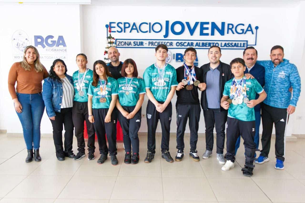 Encuentro con el equipo local de lucha