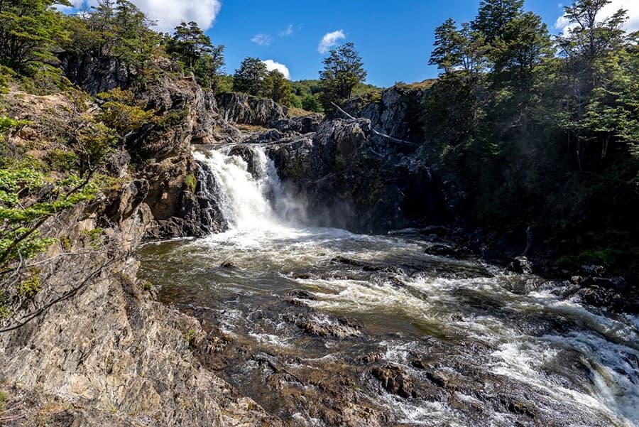 Más de 100 jóvenes participaron del recorrido interprovincial a Puerto Almanza