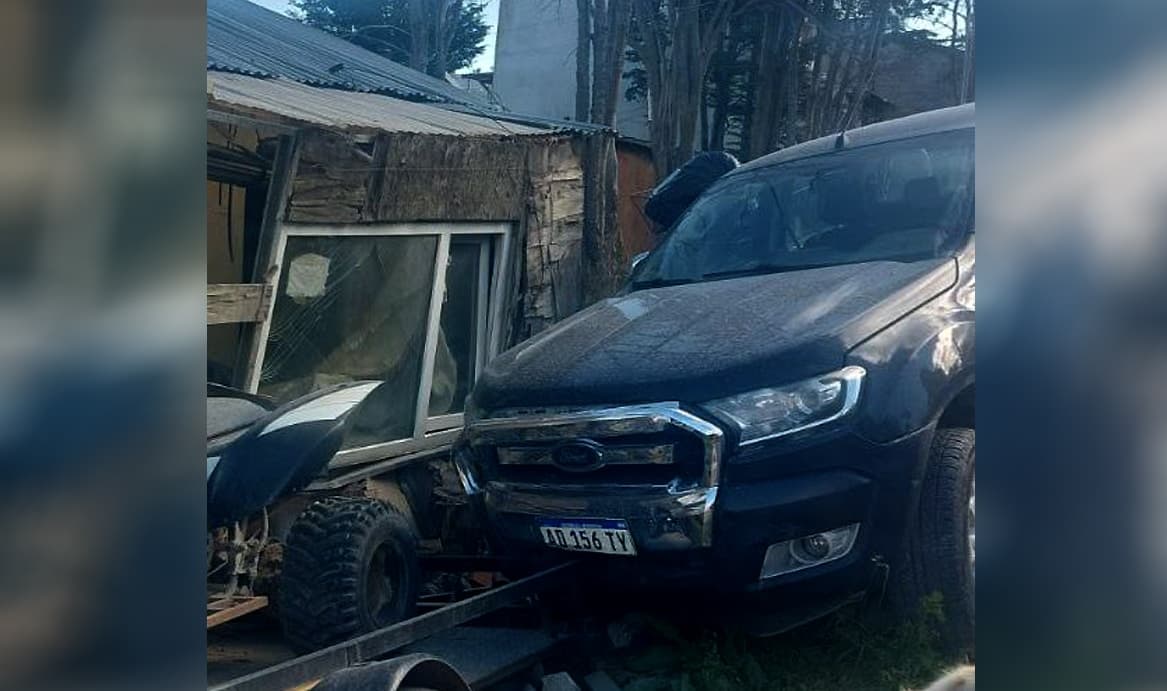 Una camioneta chocó contra el frente de una vivienda y no hubo heridos