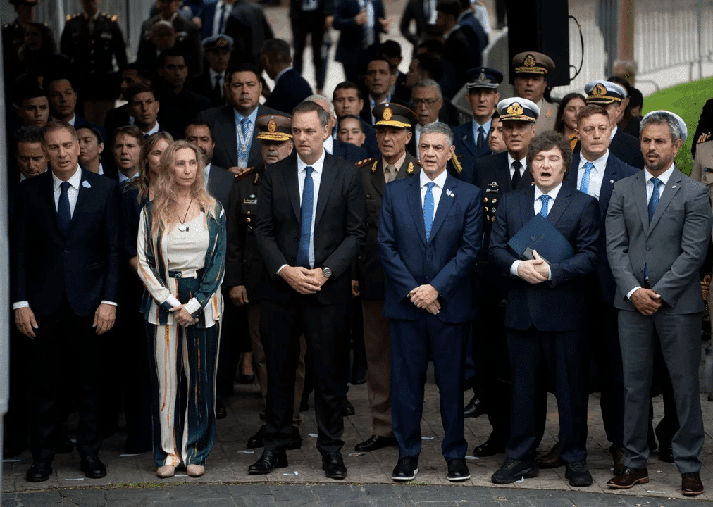 Martín Menem: “Estamos para conmemorar el desembarco de allá por el ochenta y pico»