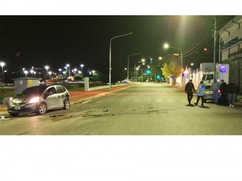Alcoholizado chocó en una esquina de Ushuaia