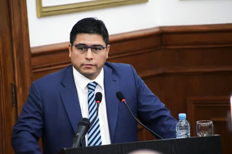 Después de 20 años baja el empleo estatal en Santa Cruz