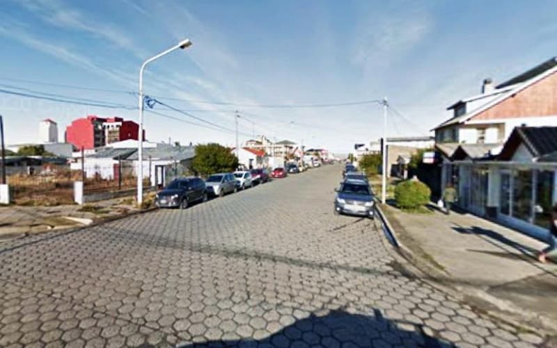 Detienen a sujeto que se subió a camionetas estacionadas