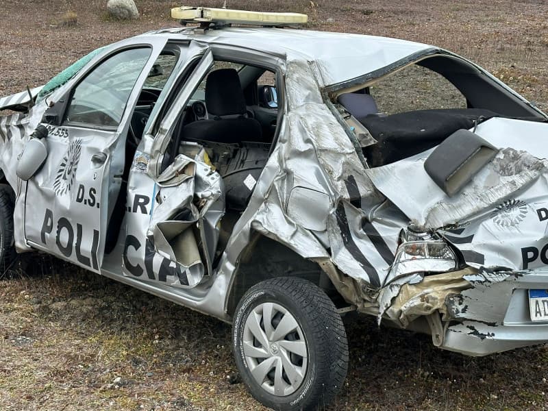 Patrullero vuelca a 16km al sur de San Sebastián