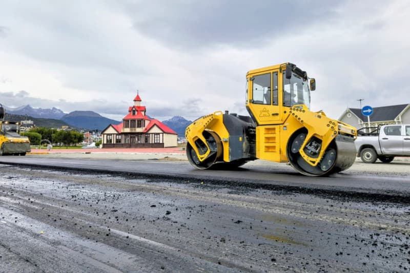 Repavimentan en distintas arterias de Ushuaia