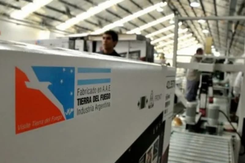 Vence acuerdo industrial y crece incertidumbre laboral