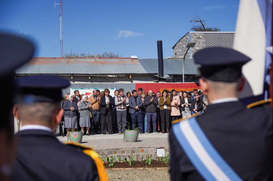 “Tolhuin va a seguir creciendo y desde el Gobierno vamos a seguir acompañando a su gente”Tolhuin festeja sus 54 años de fundación con un acto central, desfile cívico y corte de tortaHarrington: “Tenemos plena convicción de seguir creciendo y seguir invirtiendo en la ciudad”
