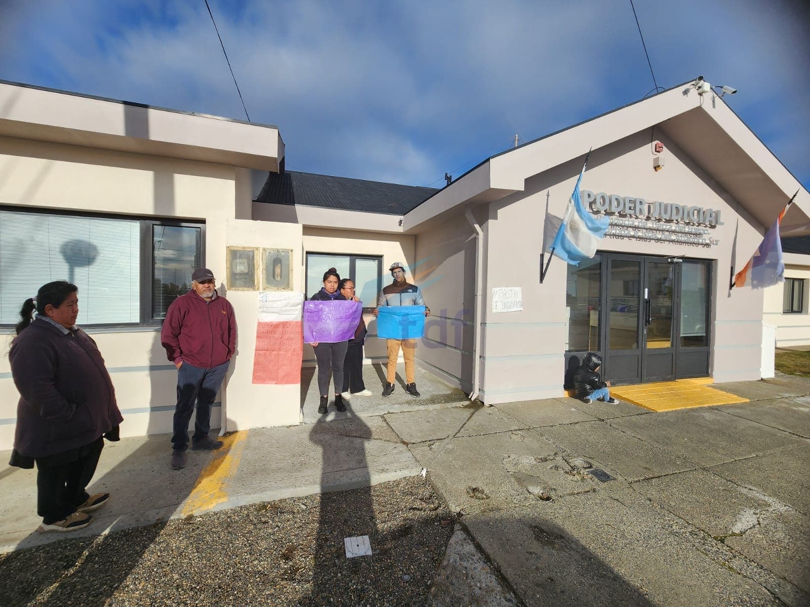 La familia de Gómez pide por su absolución y se manifiesta en el juzgado