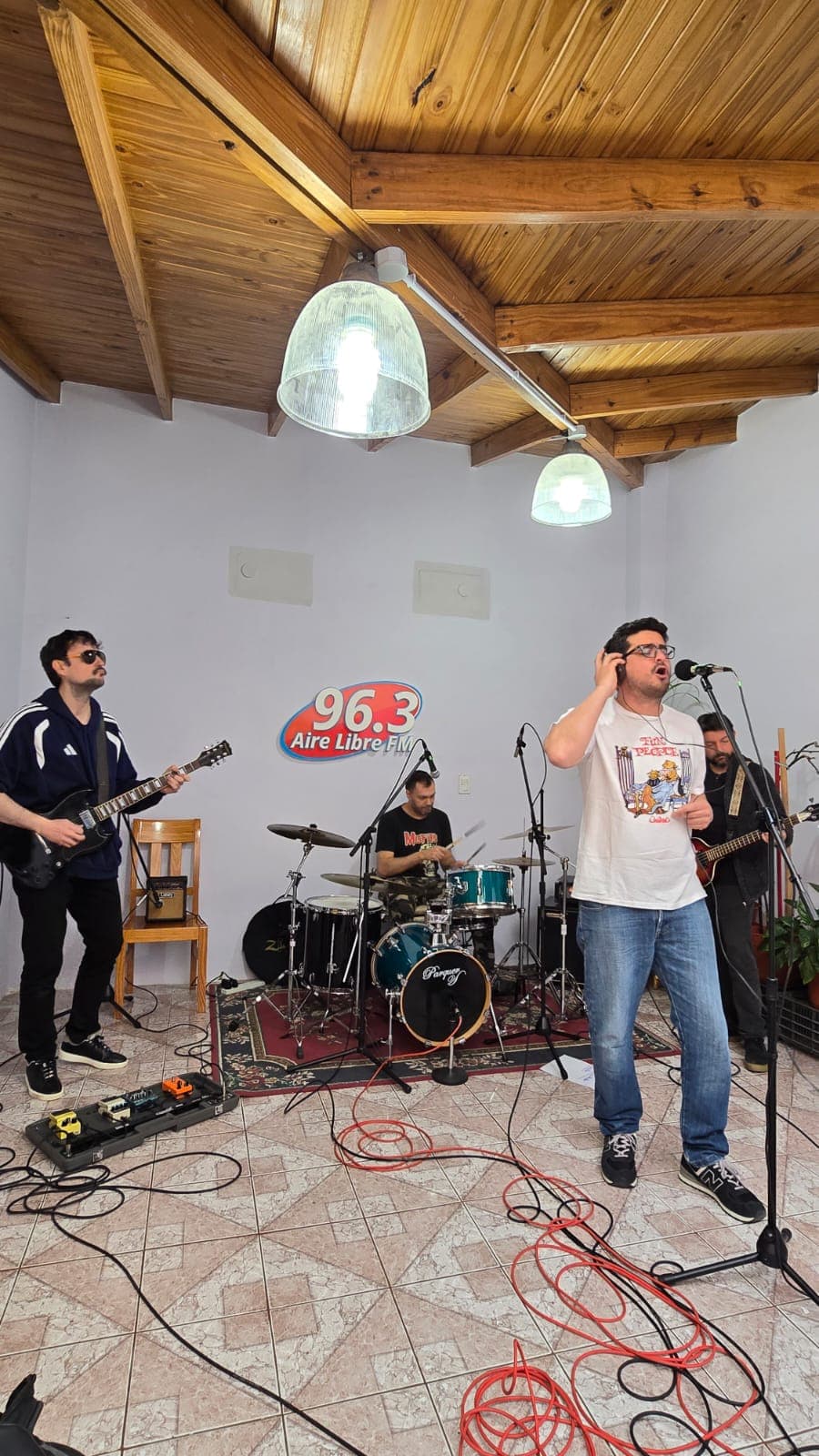 “Reversible”, la banda fueguina que apuesta a la amistad, la autogestión y las canciones propias