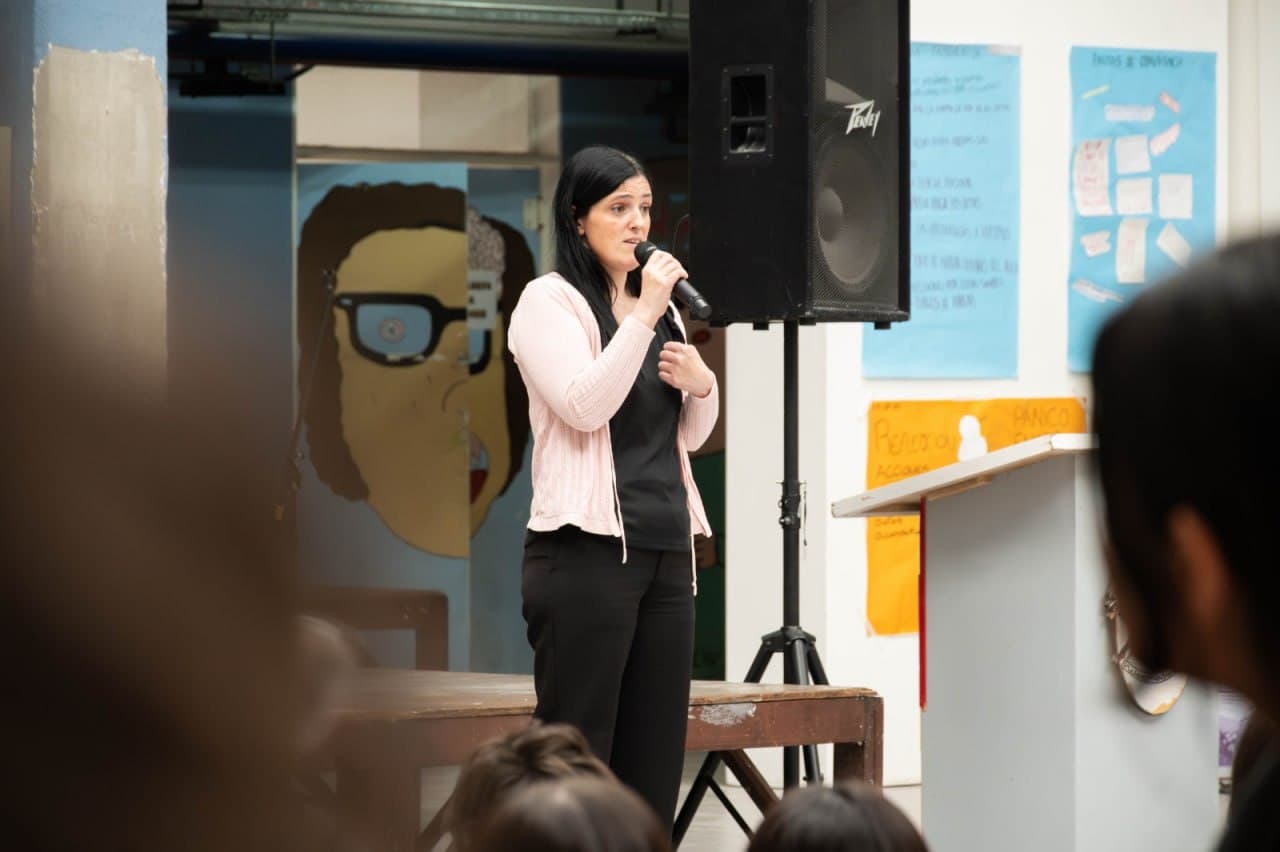 Tras las reiteradas amenazas en el Polivalente de Arte, realizaron una charla sobre responsabilidad legal en la adolescencia