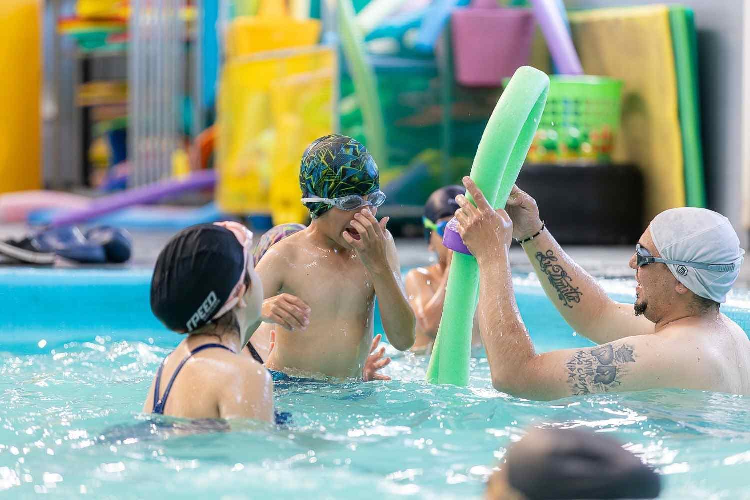 Martín Perez acompañó una jornada de pileta libre en el natatorio municipal