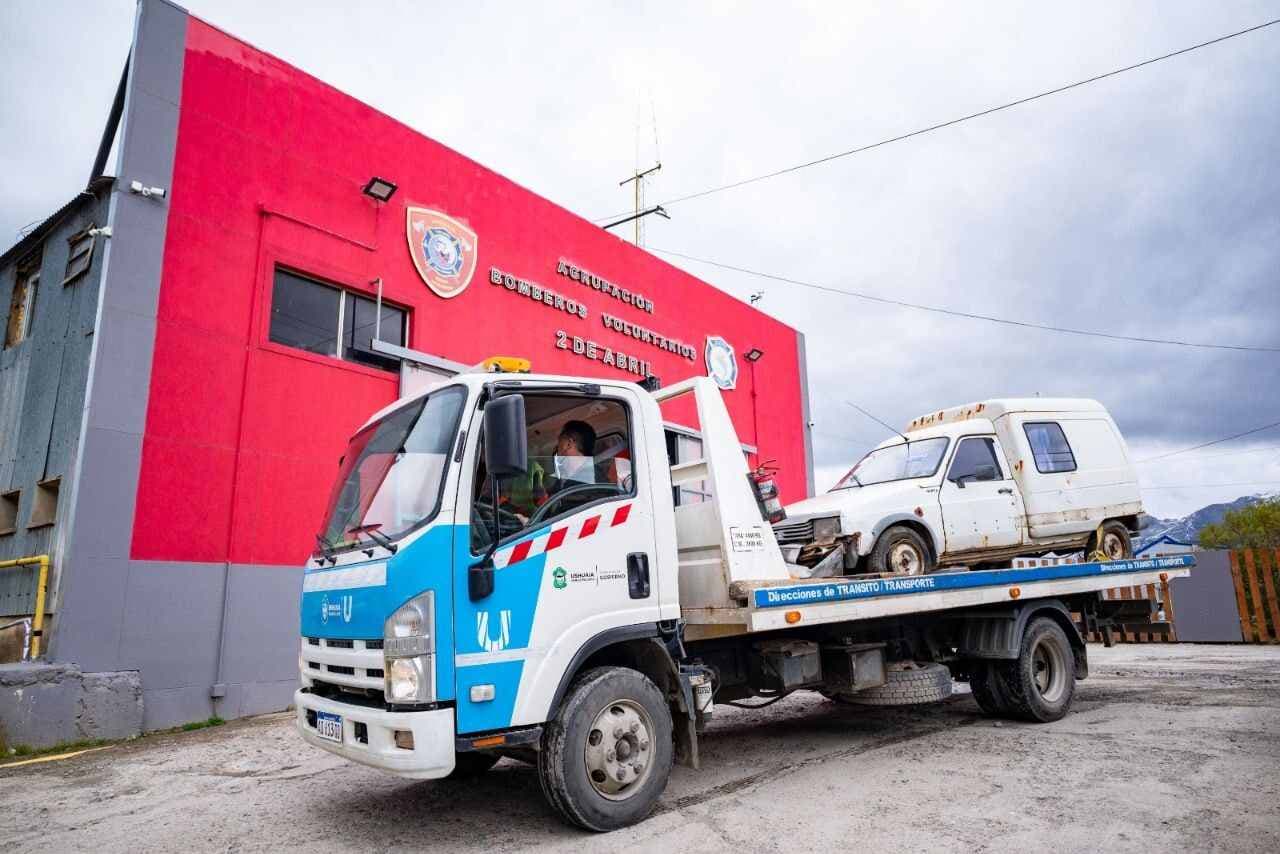 La Municipalidad donó vehículos para fortalecer la capacitación de Bomberos Voluntarios