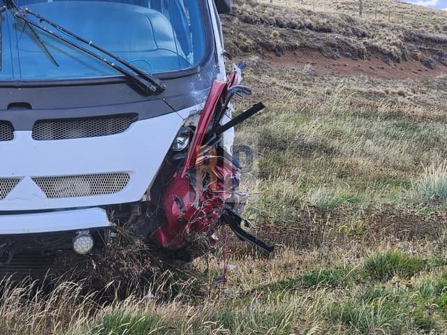 Murió la conductora que chocó de frente contra un colectivo en ruta 3