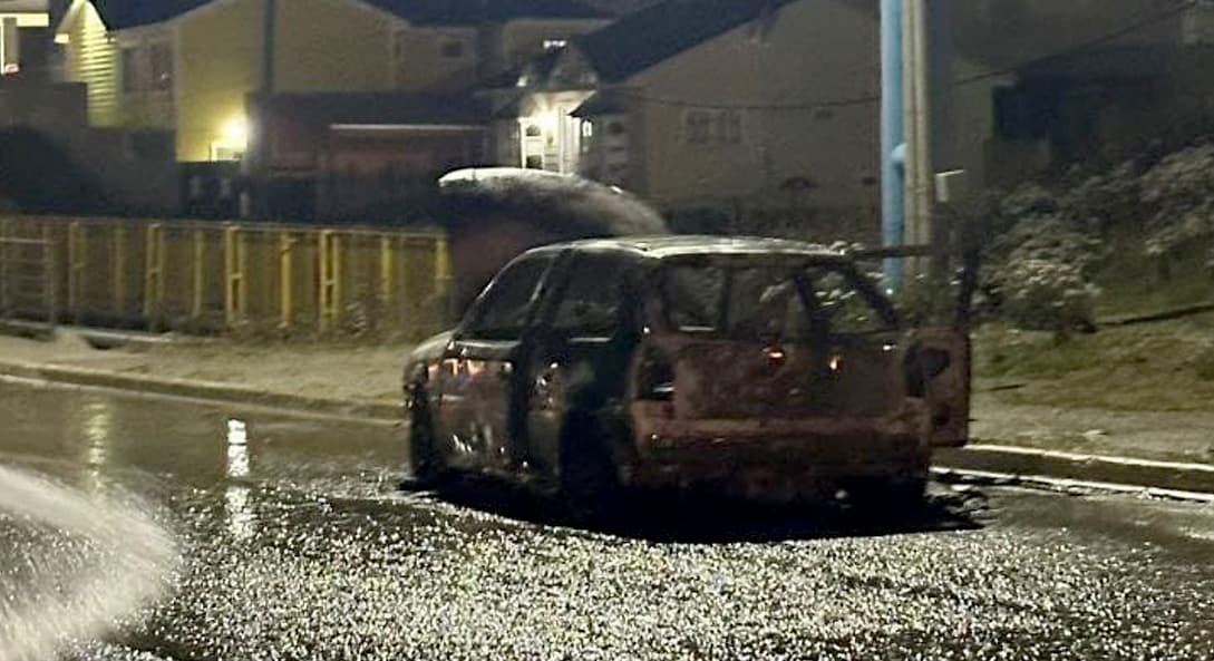 Incendio destruyó un auto