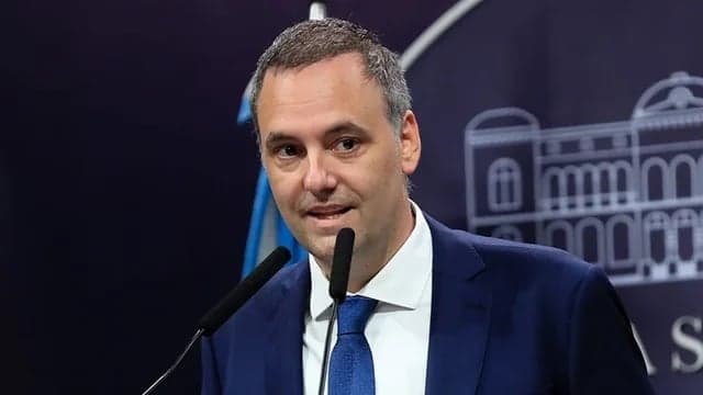 Estudiantes y docentes realizarán clases públicas frente a la casa de Adorni