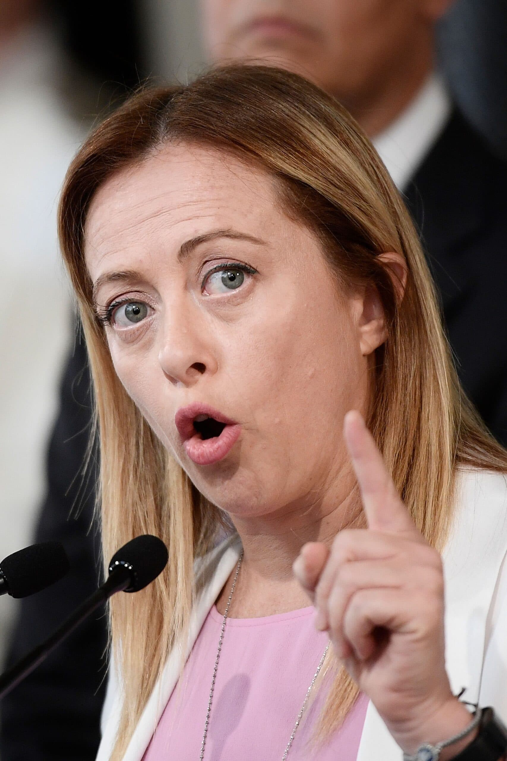 Meloni condena la violación del alto el fuego entre Estados Unidos e Irán e insta a reducir la dependencia de Washington